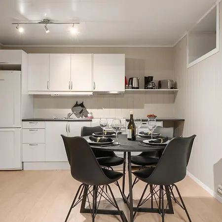 Arctic Homes - Scandinavian 1& 2 Bedroom Apartment *