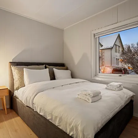 Arctic Homes - Scandinavian 1& 2 Bedroom *