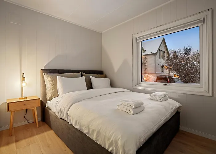Arctic Homes - Scandinavian 1& 2 Bedroom *