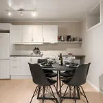 Arctic Homes - Scandinavian 1& 2 Bedroom Lägenhet *